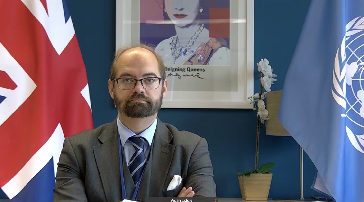 Une image contenant texte, personne, homme, complet

Description générée automatiquement