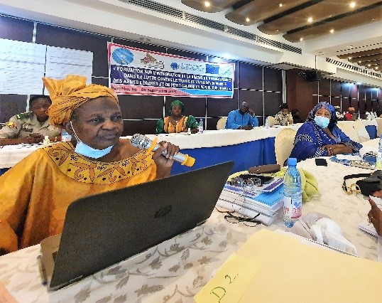 A picture containing text, indoor

Description automatically generated