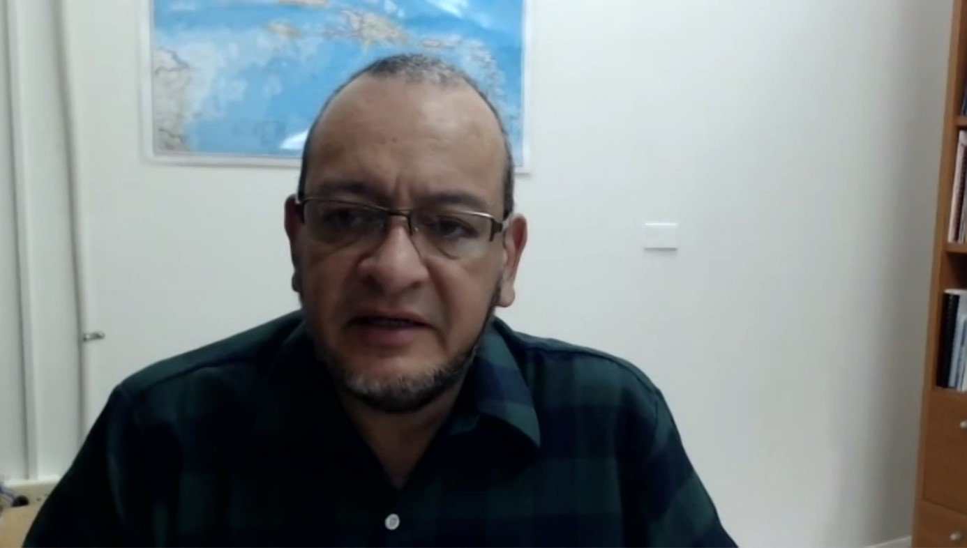 Une image contenant texte, intérieur, personne, mur

Description générée automatiquement