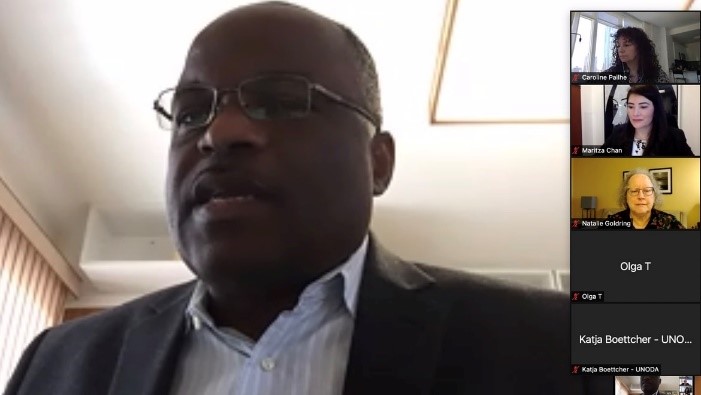 A person wearing glasses

Description automatically generated