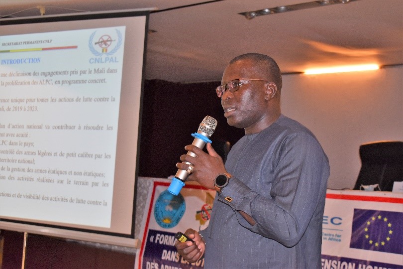 A person holding a microphone

Description automatically generated with medium confidence